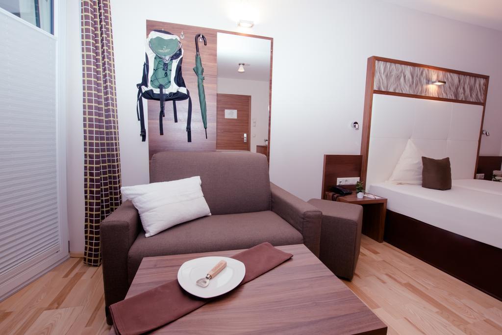Hotel Jennys Schloessl 세르파우스 외부 사진